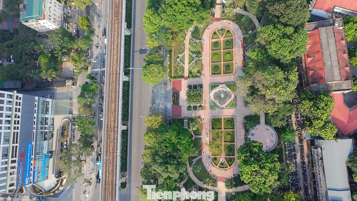 Dự án cải tạo vườn hoa Hà Đông, thuộc phường Yết Kiêu (quận Hà Đông), với quy mô cải tạo nâng cấp 0,75ha trên cơ sở khuôn viên hiện trạng; giữ nguyên hình dáng, kiến trúc cũ.