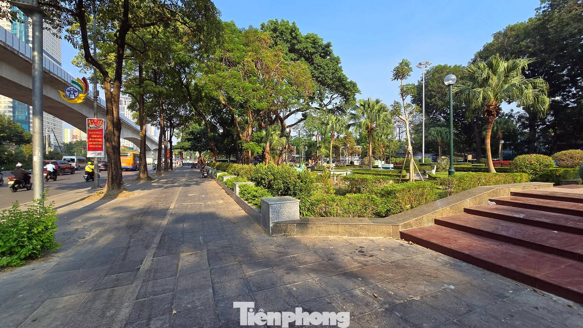 Cải tạo những vị trí đã xuống cấp như sân chơi, bậc tam cấp lên xuống; trồng bổ sung cây xanh.