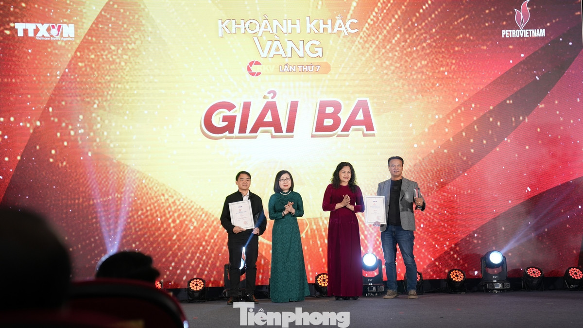 Với 3.435 tác phẩm, cả ảnh đơn, ảnh bộ, của 431 tác giả, hội đồng giám khảo đã lựa chọn công tâm trên các tiêu chí quan trọng, như chủ đề, phương thức thể hiện, kỹ thuật nhiếp ảnh và khả năng truyền tải của các tác phẩm.