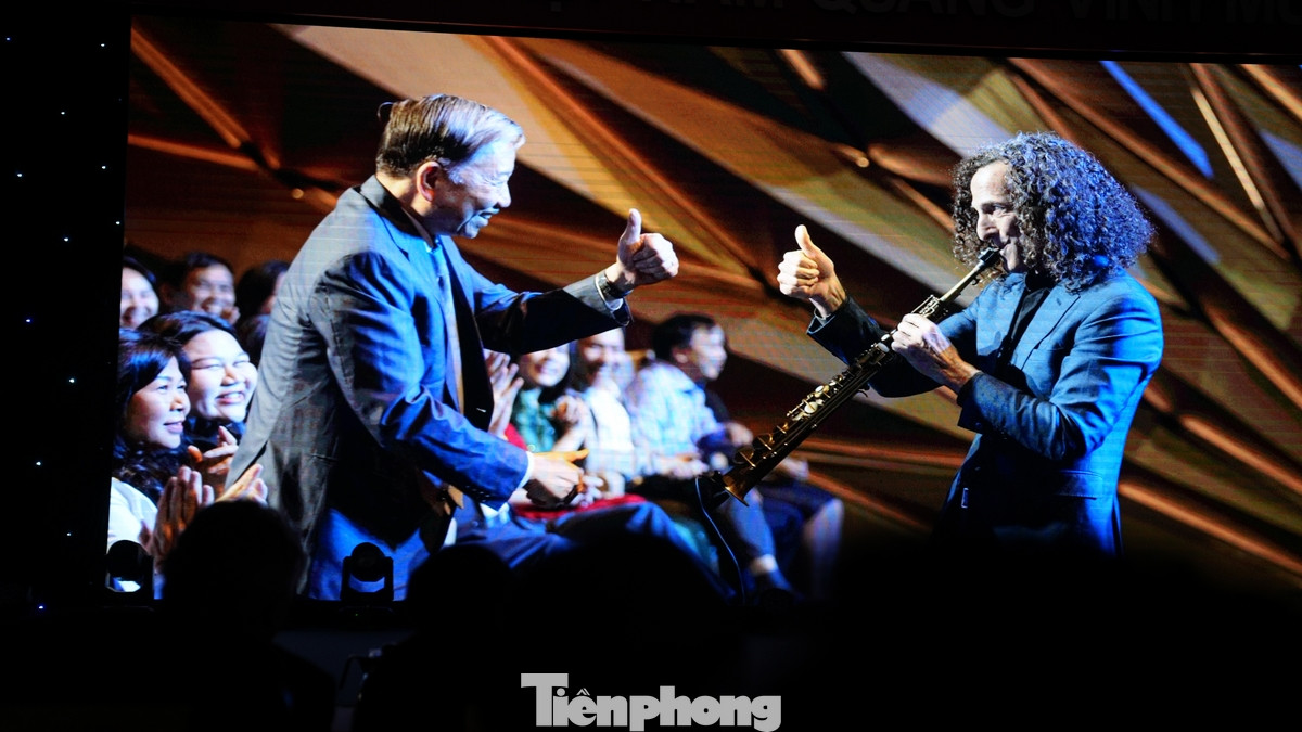 Tác phẩm ảnh đơn Âm nhạc gắn kết mọi người của tác giả Phạm Tuấn Anh (Hà Nội) nhận giải nhất ảnh đơn.