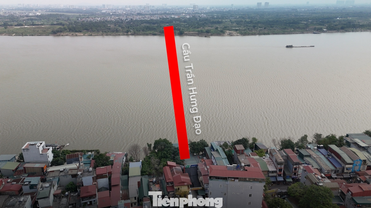 Dự án đầu tư xây dựng cầu Trần Hưng Đạo có một đầu nằm trên địa bàn quận Hoàn Kiếm và quận Hai Bà Trưng, đầu còn lại bên quận Long Biên.