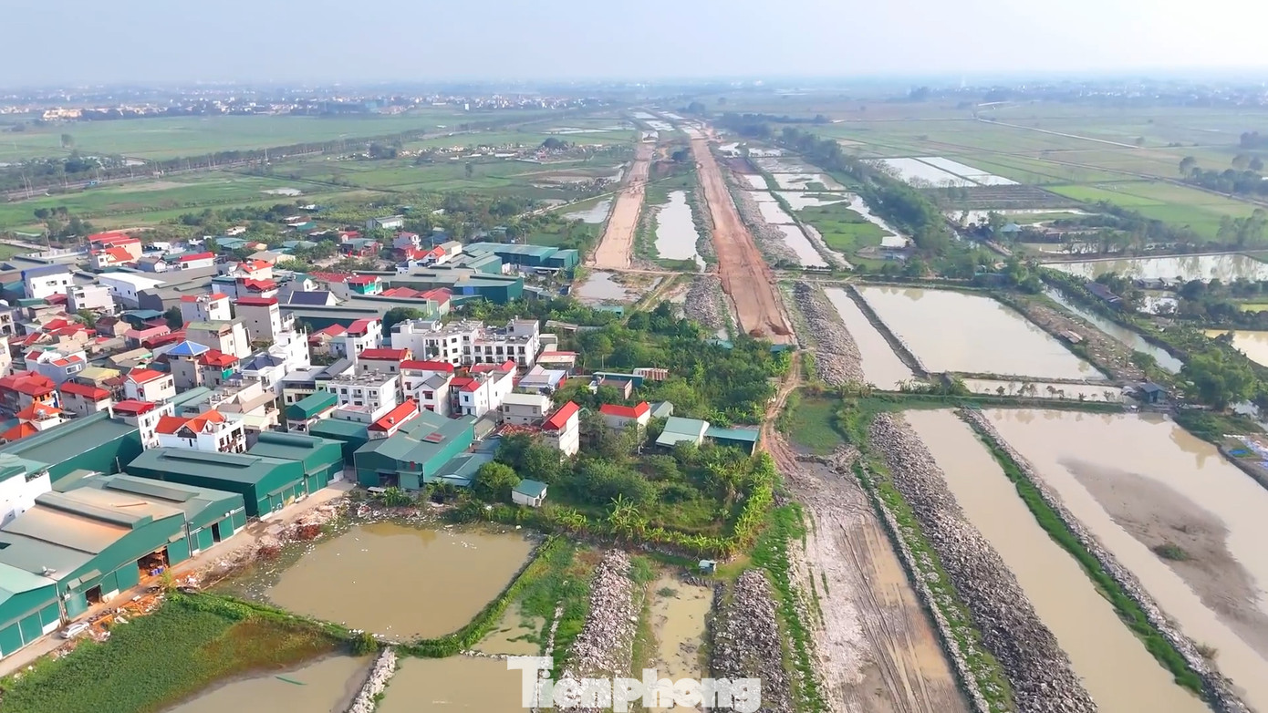 Huyện Thanh Oai phải thực hiện thu hồi 86,94 ha, trong đó: Đất nông nghiệp khoảng 73,96 ha; đất ở khoảng 0,6 ha; đất phi nông nghiệp khoảng 10,23 ha; đất nghĩa trang, nghĩa địa 2,15 ha với 503 ngôi mộ (chưa tính số mộ chìm phát sinh).