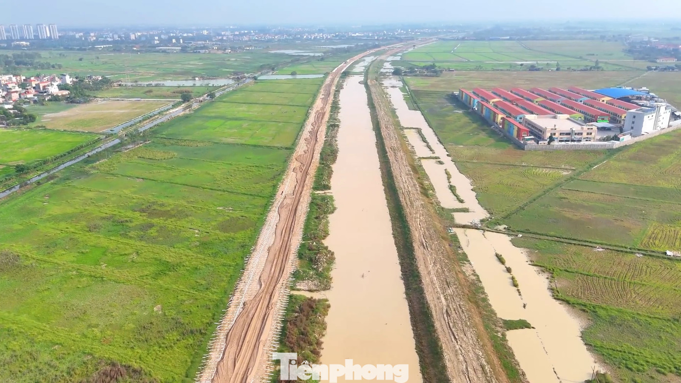 Dự án đường vành đai 4 - vùng Thủ đô qua huyện Thanh Oai có chiều dài 7,9 km đi qua 6 xã: Bích Hòa 2,1 km, Cự Khê 2 km, Bình Minh 0,28 km, Tam Hưng 0,98 km, Mỹ Hưng 1,44 km, Thanh Thùy 1,1 km. Đoạn tuyến này bắt đầu từ quốc lộ 21B, đoạn tiếp giáp quận Hà Đông.