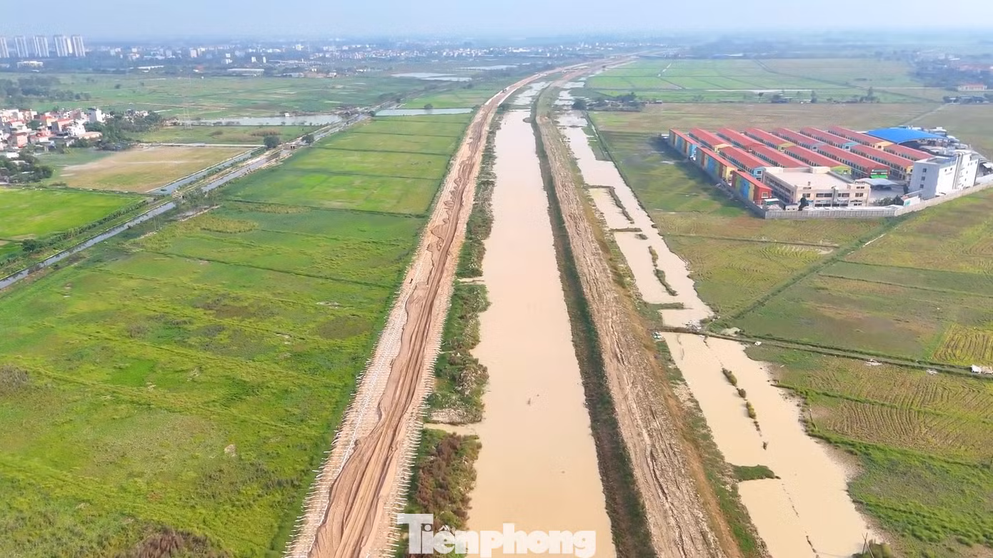 Dự án đường vành đai 4 - vùng Thủ đô qua huyện Thanh Oai có chiều dài 7,9 km đi qua 6 xã: Bích Hòa 2,1 km, Cự Khê 2 km, Bình Minh 0,28 km, Tam Hưng 0,98 km, Mỹ Hưng 1,44 km, Thanh Thùy 1,1 km. Đoạn tuyến này bắt đầu từ quốc lộ 21B, đoạn tiếp giáp quận Hà Đông.