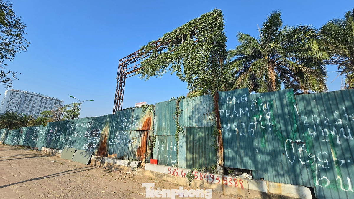 Tại buổi làm việc, Chủ tịch UBND thành phố Hà Nội Trần Sỹ Thanh, các Phó Chủ tịch UBND thành phố Dương Đức Tuấn, Nguyễn Trọng Đông cùng đại diện các sở ngành liên quan đã lắng nghe những kiến nghị của chủ đầu tư để tháo gỡ những vướng mắc về mặt thủ tục, đẩy nhanh tiến độ hoàn thành dự án.