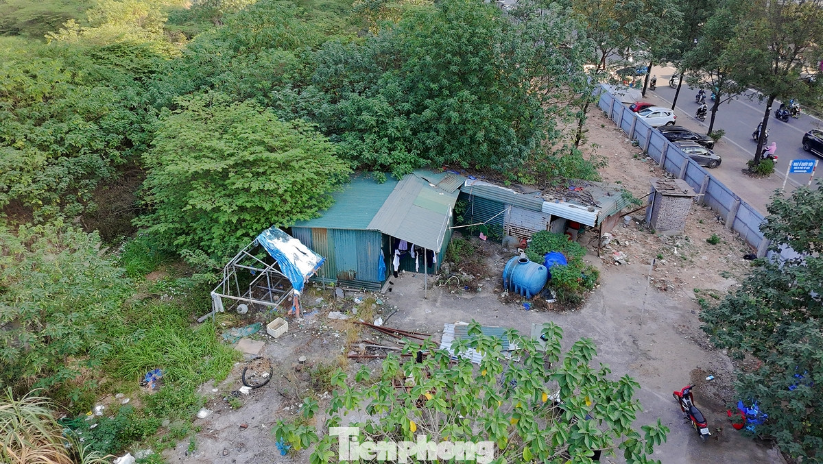 Đại diện liên danh Tổng công ty đầu tư &amp; phát triển nhà Hà Nội và Công ty cổ phần đầu tư &amp; xây dựng Đô thị cho biết, dự án Khu đô thị mới Phùng Khoang (trong đó có hạng mục Công viên hồ điều hòa Phùng Khoang) được phê duyệt Quy hoạch lần đầu tại Quyết định số 17/2007/QĐ-UBND ngày 26/01/2007. Theo quy định tại thời điểm đó dự án được miễn phép xây dựng.