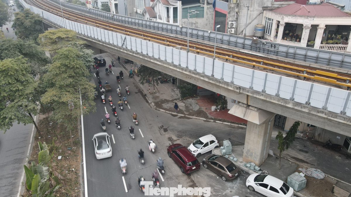 Việc mở đường nhánh rẽ từ đường Láng ra phố Yên Lãng với mục đích giảm tải giao thông, cải thiện tình hình lưu thông ở nút giao này.