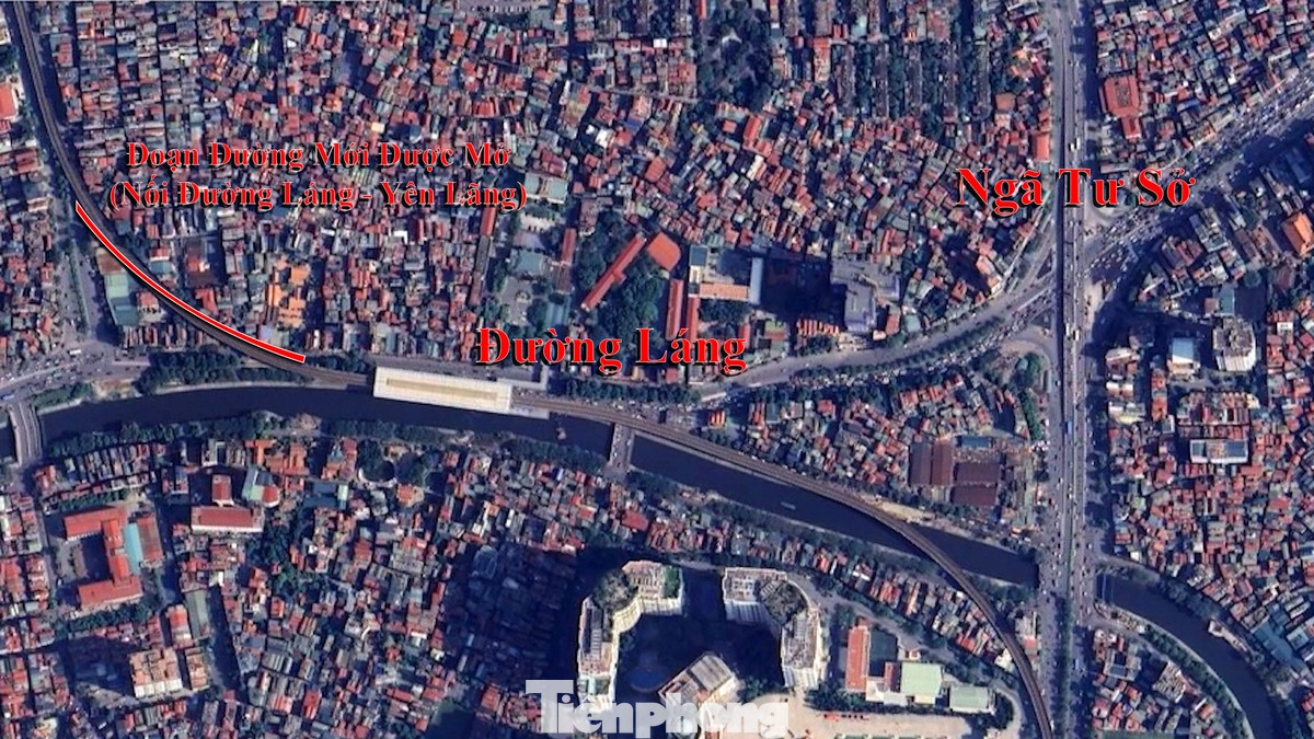 Lượng phương tiện từ Ngã Tư Sở dồn về nút giao Láng - Yên Lãng hàng ngày rất lớn, thường xuyên xảy ra ùn ứ, đặc biệt vào các khung giờ cao điểm. Càng ùn tắc hơn vào những ngày cuối năm này.