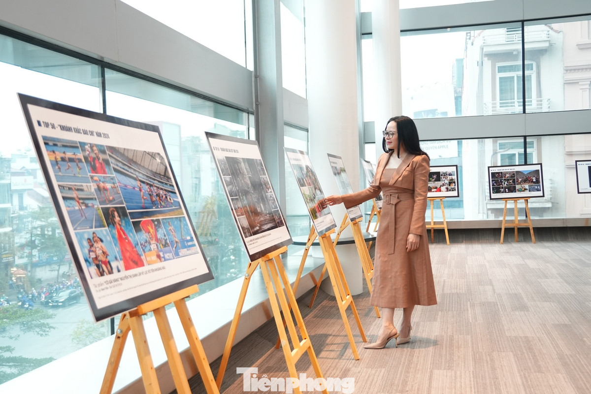 Tại lễ trao giải ảnh, ban tổ chức đã trao giải các giải: Top 10 Khoảnh khắc Báo chí năm 2024, giải Vàng, giải Bạc, giải Đồng của 3 hạng mục Thời sự, Đời sống xã hội, Thể thao. Đặc biệt, ban tổ chức cũng trao giải đặc biệt cho nhóm tác giả có tác phẩm xuất sắc nhất.