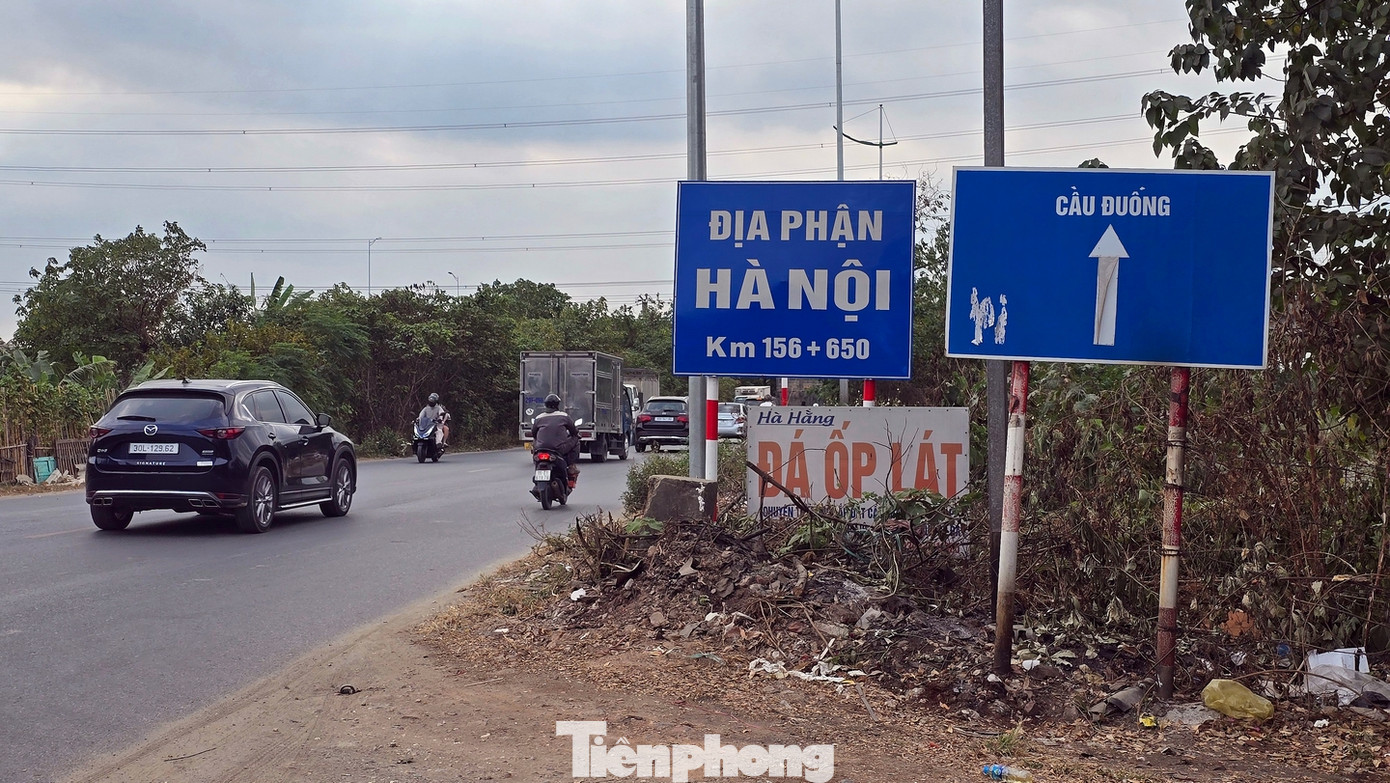 Tuyến đường thường xuyên xảy ra tình trạng ùn tắc giao thông, tiềm ẩn nguy cơ mất an toàn giao thông do sự thay đổi mặt cắt đường giữa Bắc Ninh và Hà Nội.