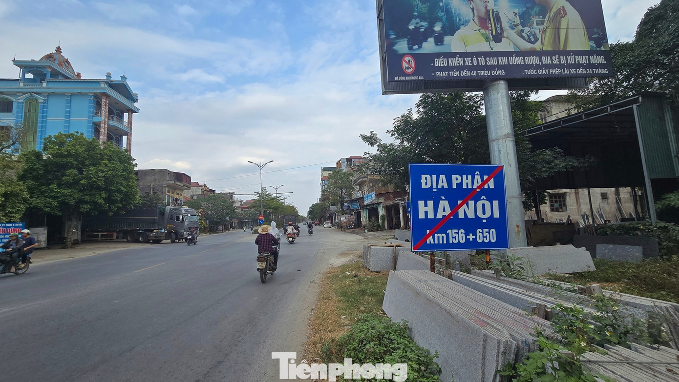 Theo đó,Giao Sở Kế hoạch và Đầu tư khẩn trương rà soát, cập nhật dự án đầu tư tuyến đường Quốc lộ 1A, đoạn từ cầu Đuống mới đến hết địa phận huyện Gia Lâm nêu trên vào kế hoạch đầu tư công trung hạn 2021-2025 của thành phố, báo cáo UBND thành phố.