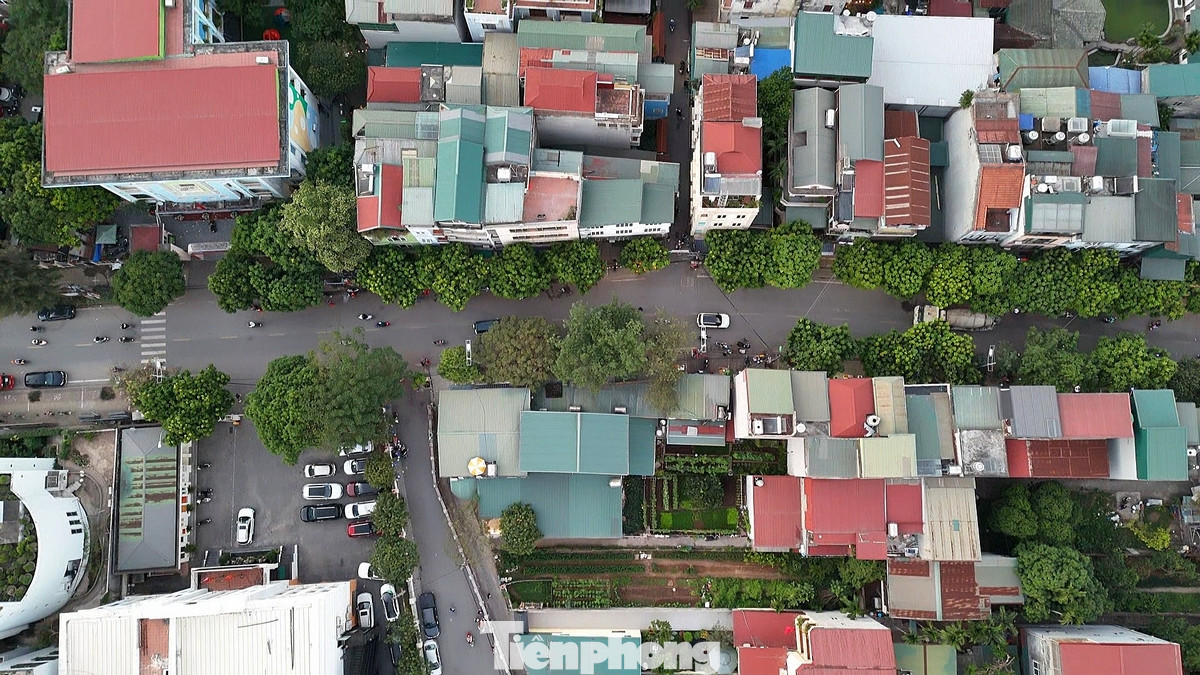 Theo báo cáo của Sở Giao thông vận tải Hà Nội, cầu Tứ Liên là công trình giao thông trọng điểm, thực hiện trong giai đoạn 2021 - 2025. Dự án cầu Tứ Liên và đường từ cầu Tứ Liên đến cao tốc Hà Nội - Thái Nguyên đã được UBND thành phố Hà Nội giao nhiệm vụ chuẩn bị đầu tư theo phương thức đối tác công - tư (PPP). Trong ảnh là vị trí cầu Tứ Liên băng qua sông Hồng, sông Đuống và khu vực Bắc Cầu (Ngọc Thuỵ, Long Biên).