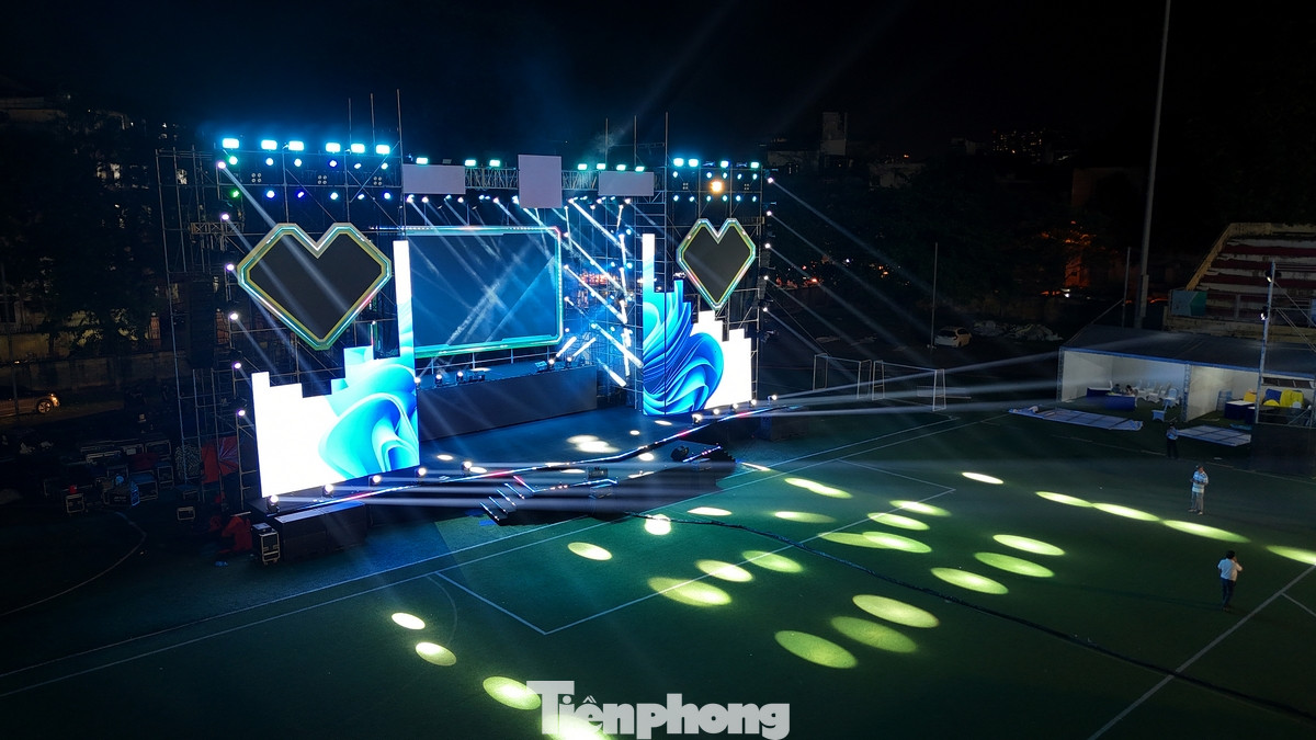 Hoa hậu Đỗ Thị Hà - Đại sứ Ngày Thẻ Việt Nam 2024 - và nhiều nghệ sĩ nổi tiếng như Da LAB, Phương Mỹ Chi, Phúc Du, Ngô Lan Hương,... hứa hẹn mang đến cho khán giả những màn trình diễn ấn tượng, mãn nhãn.