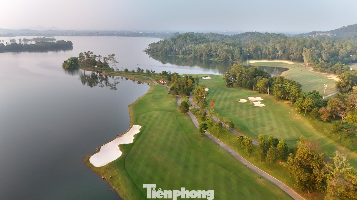 Sân Lakeside được bảo dưỡng định kỳ bởi các chuyên gia nước ngoài và đội ngũ nhân viên tại địa phương chuyên nghiệp nhằm đảm bảo sân luôn ở trong điều kiện tốt nhất để phục vụ người chơi.