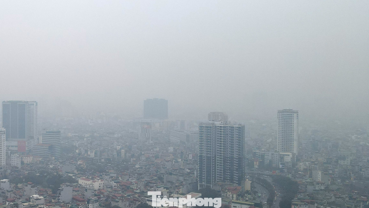 Hà Nội mịt mù trong làm sương mờ đục.