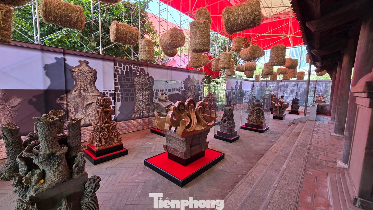 Theo nhà điêu khắc Tạ Quang Bạo, gốm của Ngô Xuân Bính mộc mạc, xù xì, thân gần mẹ đất nhưng lại đầy ắp vóc dáng của đá, gỗ, đồng, thau, sắt quý muôn thế huyền linh.