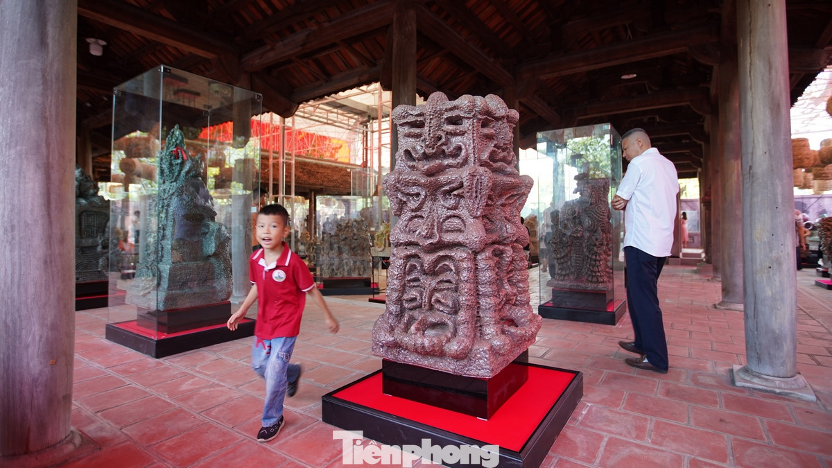 Đa phần tác phẩm tại triển lãm có kích thước và trọng lượng rất lớn. Có tác phẩm có tổng trọng lượng lên đến hơn 4 tấn.