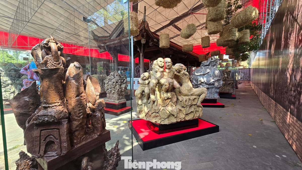 Triển lãm gốm nghệ thuật Hiện linh giới thiệu gần 200 tác phẩm gốm điêu khắc lần đầu được ra mắt của Giáo sư, Viện sĩ, họa sĩ Ngô Xuân Bính với những cách thể hiện, công nghệ mới chưa xuất hiện tại bất kỳ triển lãm nào ở Việt Nam.