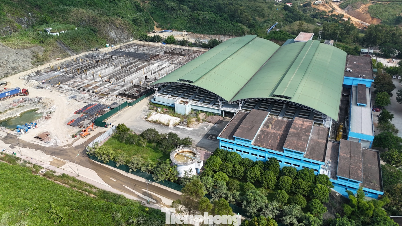 Tại địa bàn tỉnh Hòa Bình, các hạng mục công trình đầu mối của Nhà máy nước sạch Hòa Bình gồm hệ thống họng thu, kênh, mương dẫn nước thô, hồ chứa Đầm Bài, kênh dẫn nước từ hồ Đầm Bài đến trạm bơm xử lý, các trạm bơm, các bể xử lý, bể chứa nước sạch được xây dựng tại xã Phú Minh, Hợp Thành (huyện Kỳ Sơn); một phần đường ống nước sạch từ công trình đầu mối đi tiếp qua xã Yên Quang, huyện Kỳ Sơn.