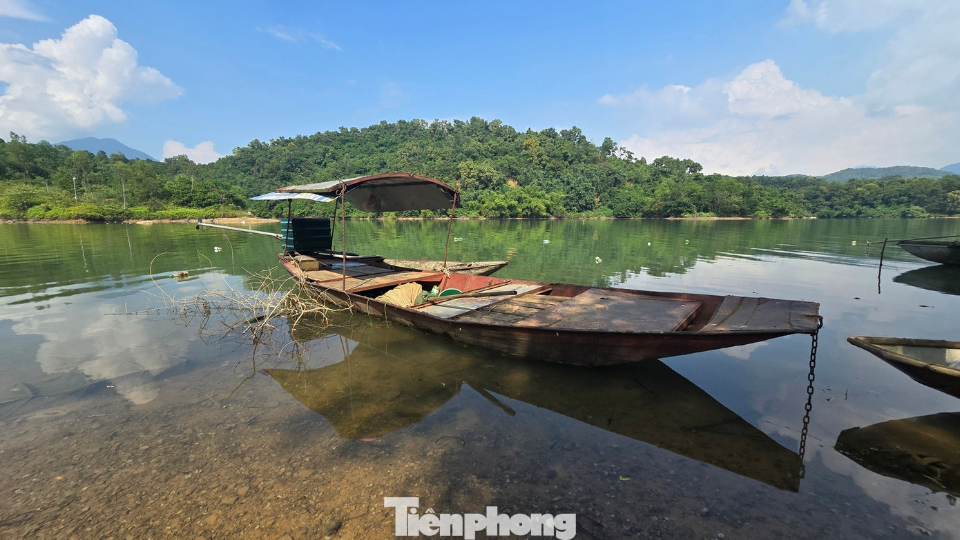 Hiện tại đang vào mùa khô nên nguồn nước tại hồ Đầm Bài đang xuống rất thấp, ảnh hưởng không ít đến nguồn cung cấp nước thô cho nhà máy xử lý nước sạch Sông Đà.