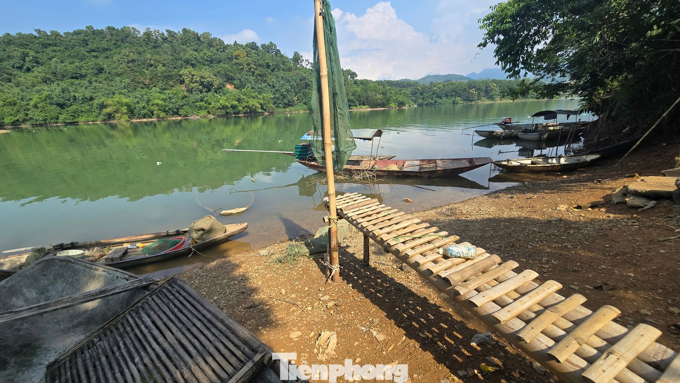 Hiện tại đang vào mùa khô nên nguồn nước tại hồ Đầm Bài đang xuống rất thấp, ảnh hưởng không ít đến nguồn cung cấp nước thô cho nhà máy xử lý nước sạch Sông Đà.