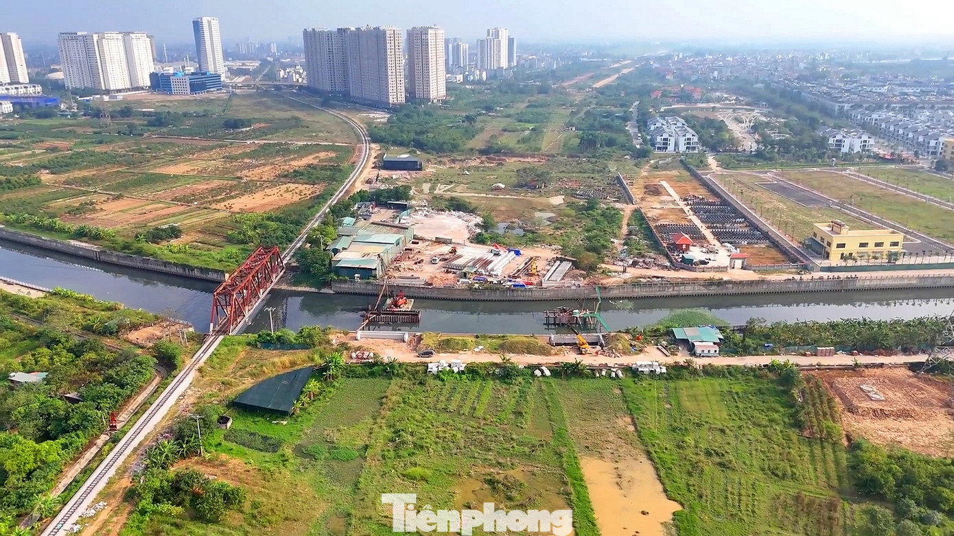 Dự án đầu tư xây dựng đường vành đai 4 - vùng Thủ đô Hà Nội đoạn đi qua quận Hà Đông có chiều dài khoảng 5,5km, với tổng diện tích đất phải GPMB là 68,16ha, thuộc địa bàn 4 phường là: Phú Lãm, Phú Lương, Đồng Mai và Yên Nghĩa. Dự án đầu tư xây dựng đường vành đai 4 - vùng Thủ đô Hà Nội đoạn đi qua quận Hà Đông có chiều dài khoảng 5,5km, với tổng diện tích đất phải GPMB là 68,16ha, thuộc địa bàn 4 phường là: Phú Lãm, Phú Lương, Đồng Mai và Yên Nghĩa.