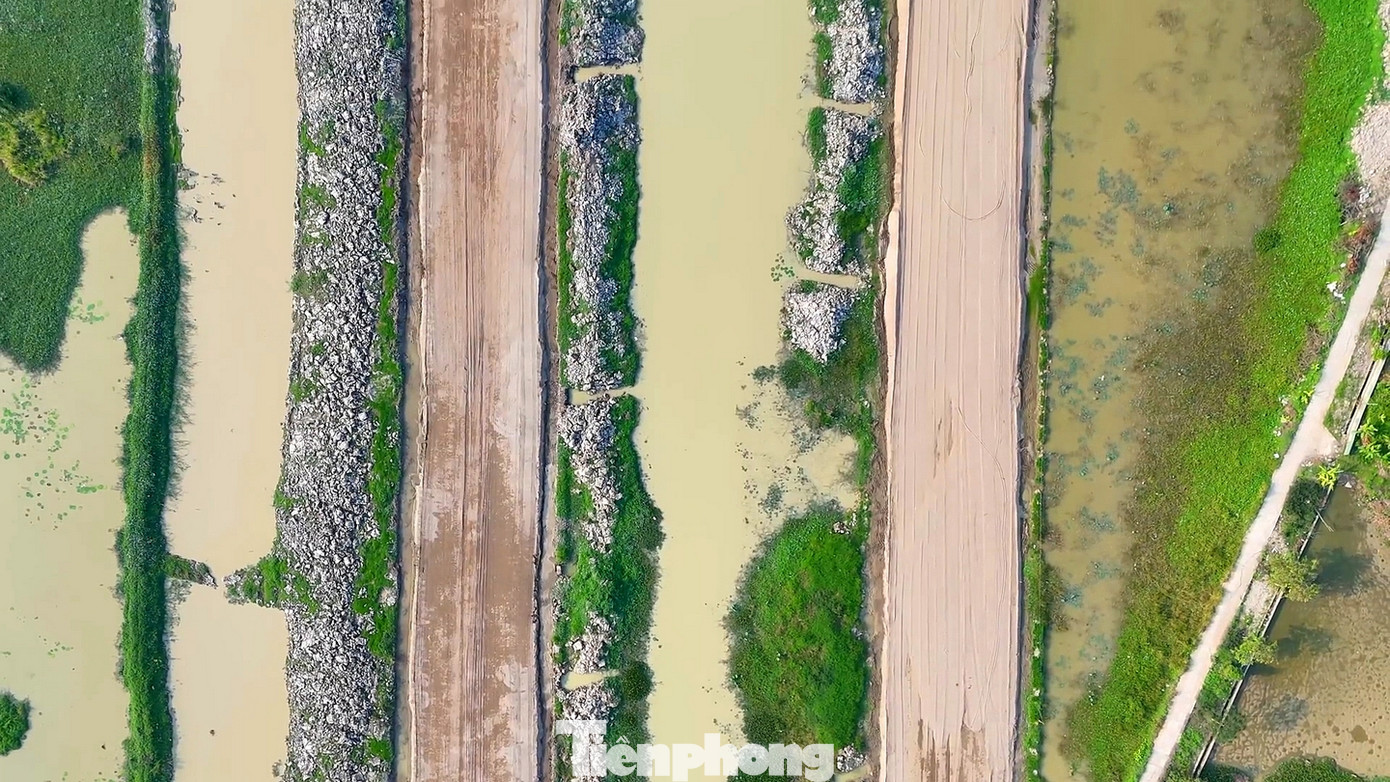 Trên địa bàn các phường Phú Lãm, Phú Lương và Đồng Mai, dự án đường vành đai 4 đang bước vào giai đoạn chuẩn bị để trải thảm mặt đường song hành. Trên địa bàn các phường Phú Lãm, Phú Lương và Đồng Mai, dự án đường vành đai 4 đang bước vào giai đoạn chuẩn bị để trải thảm mặt đường song hành.
