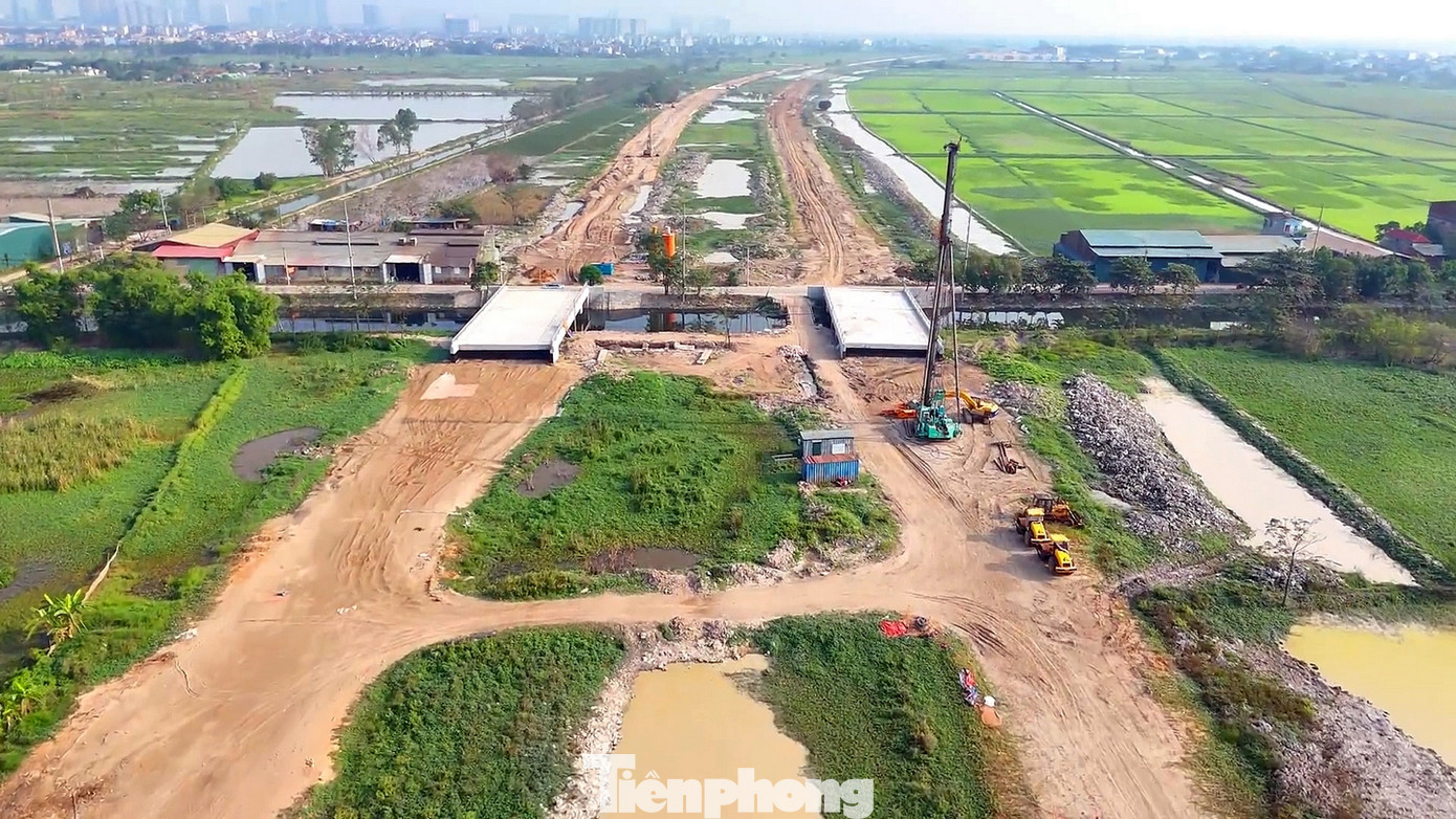 Tuyến đường vành đai 4 kỳ vọng giúp quận Hà Đông tăng cường khả năng kết nối, tạo động lực, tác động lan tỏa liên vùng, nâng bước đột phá trong phát triển kinh tế xã hội, đảm bảo an ninh quốc phòng của quận. Tuyến đường vành đai 4 kỳ vọng giúp quận Hà Đông tăng cường khả năng kết nối, tạo động lực, tác động lan tỏa liên vùng, nâng bước đột phá trong phát triển kinh tế xã hội, đảm bảo an ninh quốc phòng của quận.