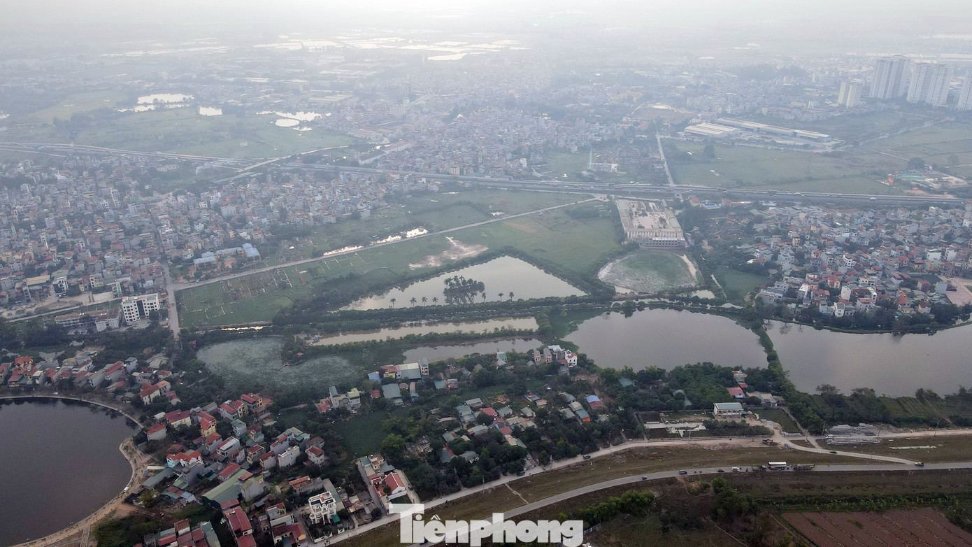 Tại vị trí được xây dựng cầu Ngọc Hồi, xung quanh có rất nhiều đô thị lớn đã, đang triển khai, điển hình như: Vinhomes Đại An, Vinhomes Dream City, Khu đô thị Ecopark… Tại vị trí được xây dựng cầu Ngọc Hồi, xung quanh có rất nhiều đô thị lớn đã, đang triển khai, điển hình như: Vinhomes Đại An, Vinhomes Dream City, Khu đô thị Ecopark…