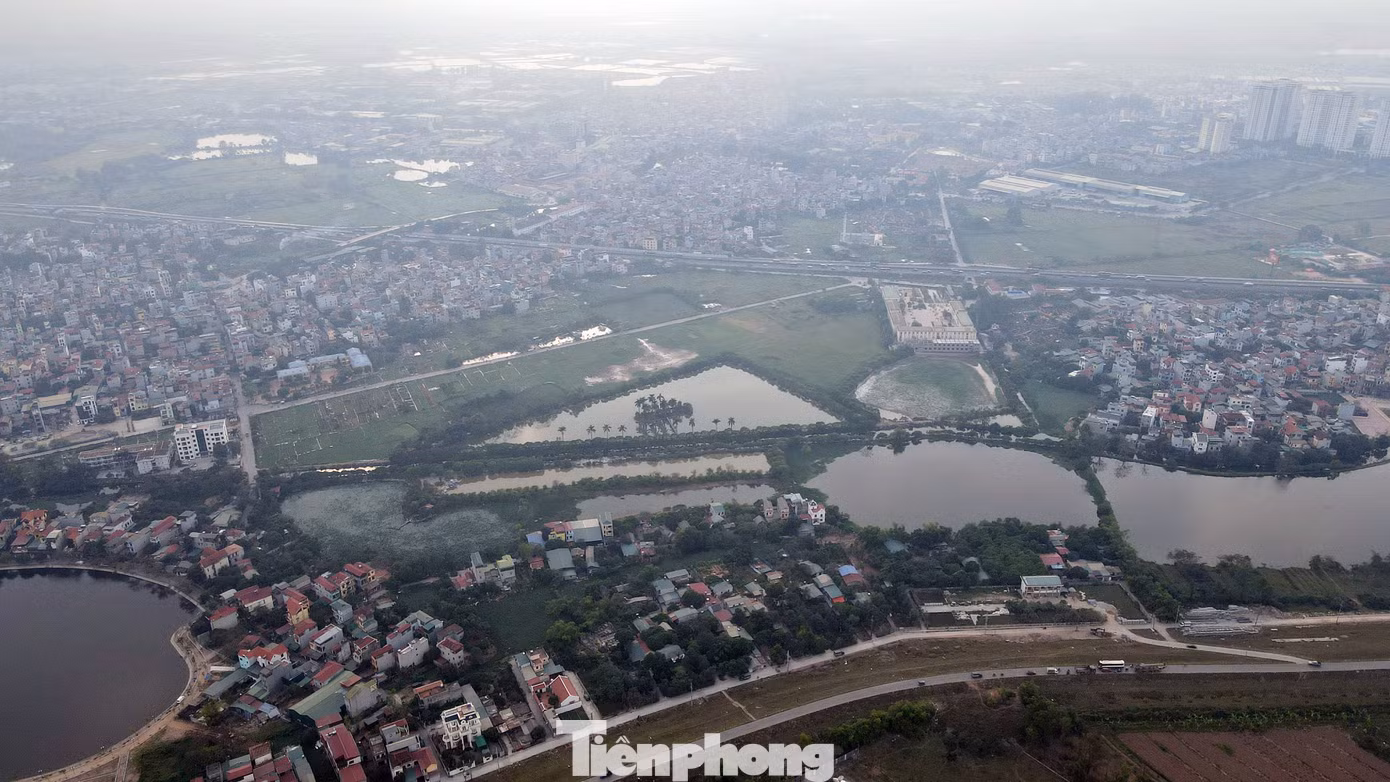 Tại vị trí được xây dựng cầu Ngọc Hồi, xung quanh có rất nhiều đô thị lớn đã, đang triển khai, điển hình như: Vinhomes Đại An, Vinhomes Dream City, Khu đô thị Ecopark…
