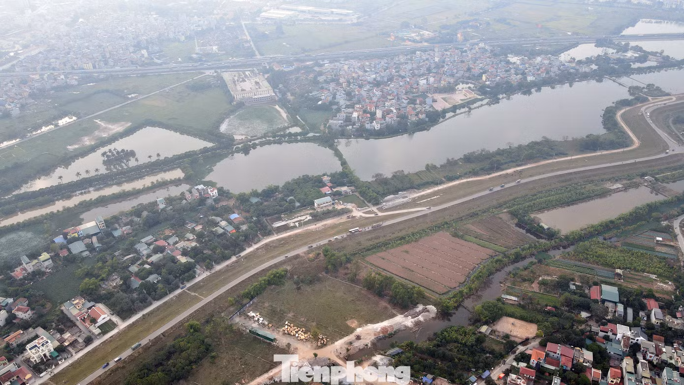 Tại vị trí được xây dựng cầu Ngọc Hồi, xung quanh có rất nhiều đô thị lớn đã, đang triển khai, điển hình như: Vinhomes Đại An, Vinhomes Dream City, Khu đô thị Ecopark…