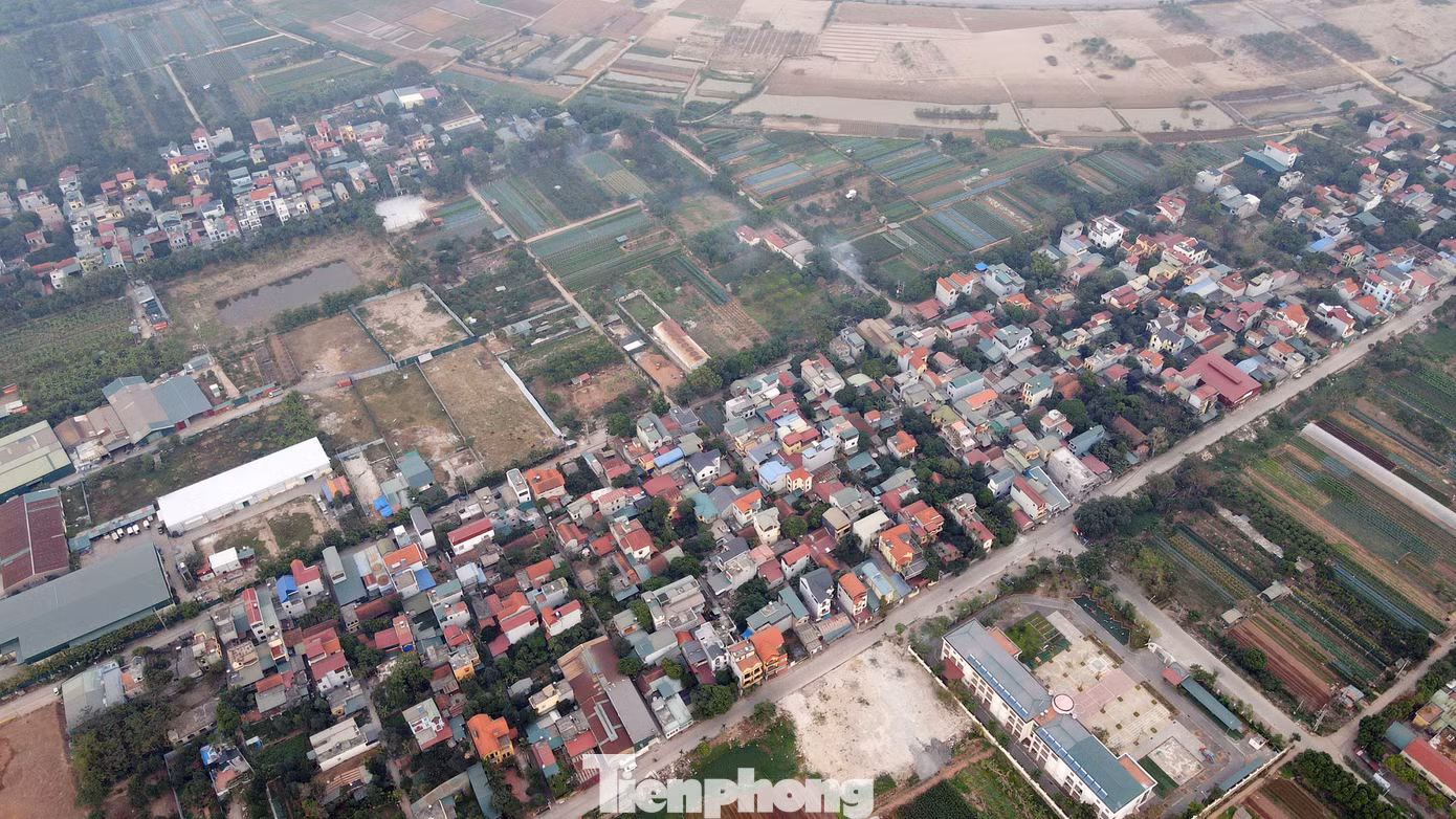 Về vị trí xây dựng cầu Ngọc Hồi, tại phía huyện Thanh Trì, theo Quyết định số 1572/QĐ-UBND do Uỷ ban Nhân dân Thành phố Hà Nội phê duyệt.