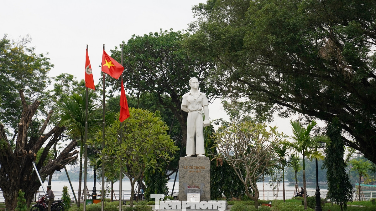 Vườn hoa Lý Tự Trọng là nơi đặt tượng đài anh Lý Tự Trọng - người đoàn viên thanh niên cộng sản thuộc lớp đầu tiên, tấm gương tiêu biểu cho tinh thần đấu tranh bất khuất của tuổi trẻ Việt Nam vì Độc lập Tự do của Tổ quốc.