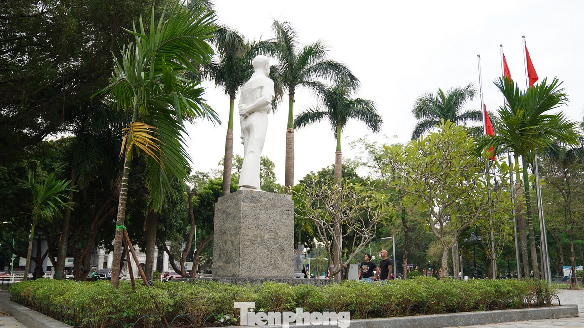 Dự án cải tạo sửa chữa, nâng cấp vườn hoa Lý Tự Trọng (phường Thuỵ Khuê, quận Tây Hồ, thành phố Hà Nội) được triển khai thi công vào cuối năm 2023 với tổng mức đầu tư gần 25 tỷ đồng.