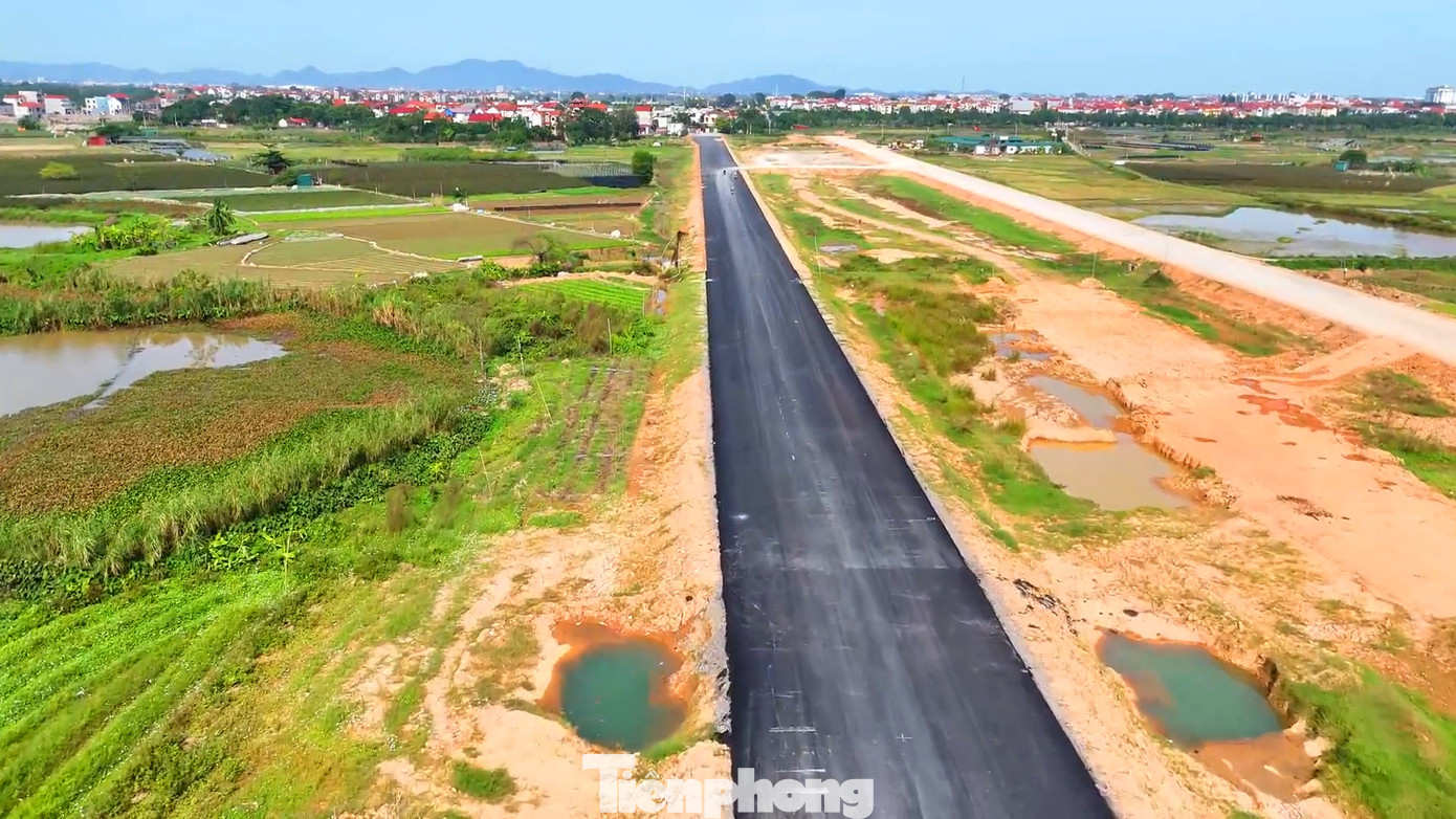 Dự án đường Vành đai 4 qua huyện Mê Linh là một phần của gói thầu xây lắp số 8 có tổng trị giá là gần 1 nghìn tỷ đồng.