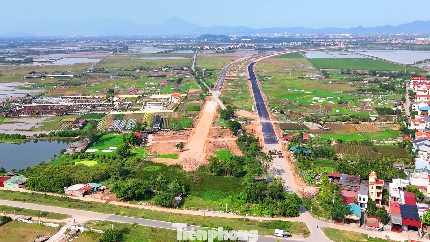 Được biết, công tác giải phóng mặt bằng phục vụ xây đường Vành đai 4 đã thu hồi được 100% đất nông nghiệp nằm trong phạm vi của dự án.