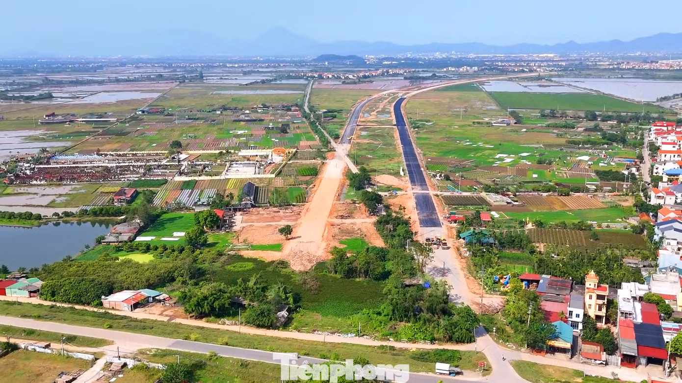 Được biết, công tác giải phóng mặt bằng phục vụ xây đường Vành đai 4 đã thu hồi được 100% đất nông nghiệp nằm trong phạm vi của dự án.