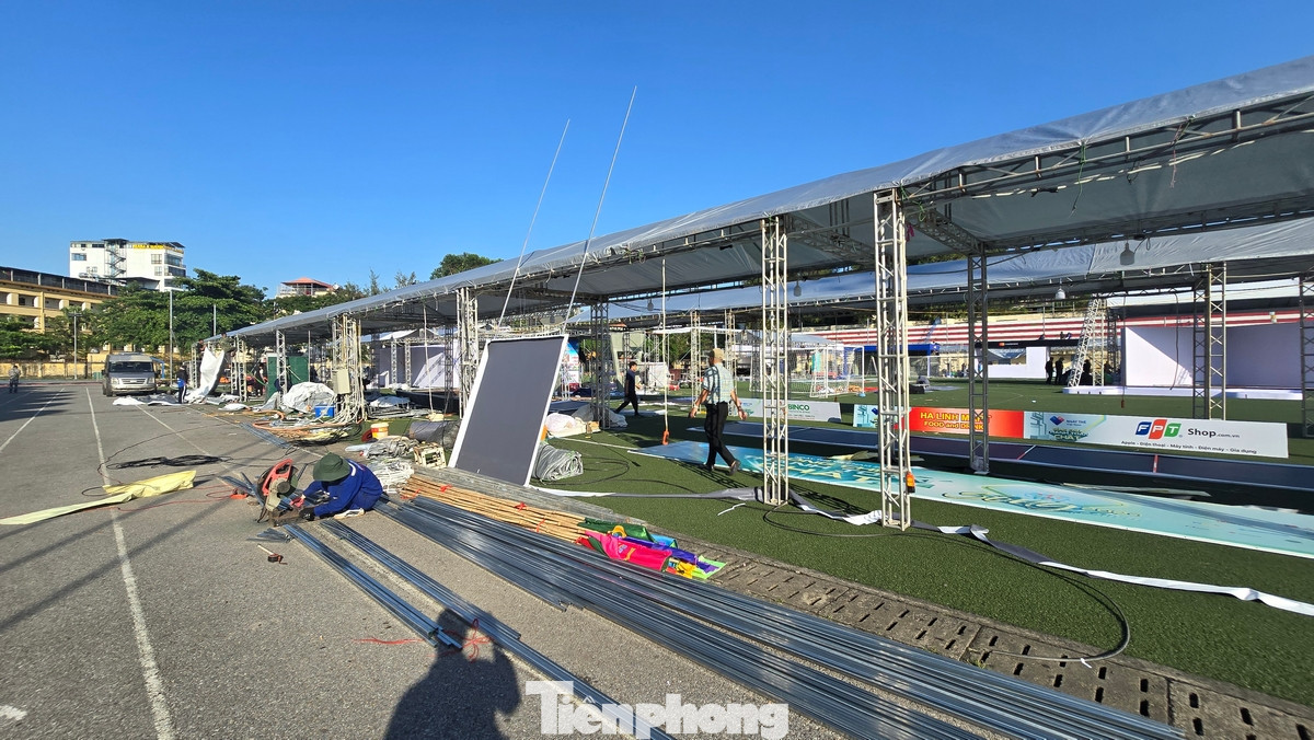 130 gian hàng dành cho các ngân hàng và các doanh nghiệp thương mại đã lên khung.