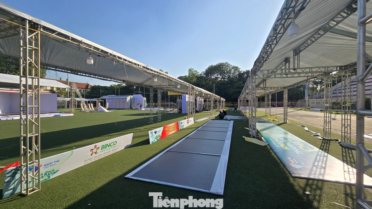 130 gian hàng dành cho các ngân hàng và các doanh nghiệp thương mại đã lên khung.