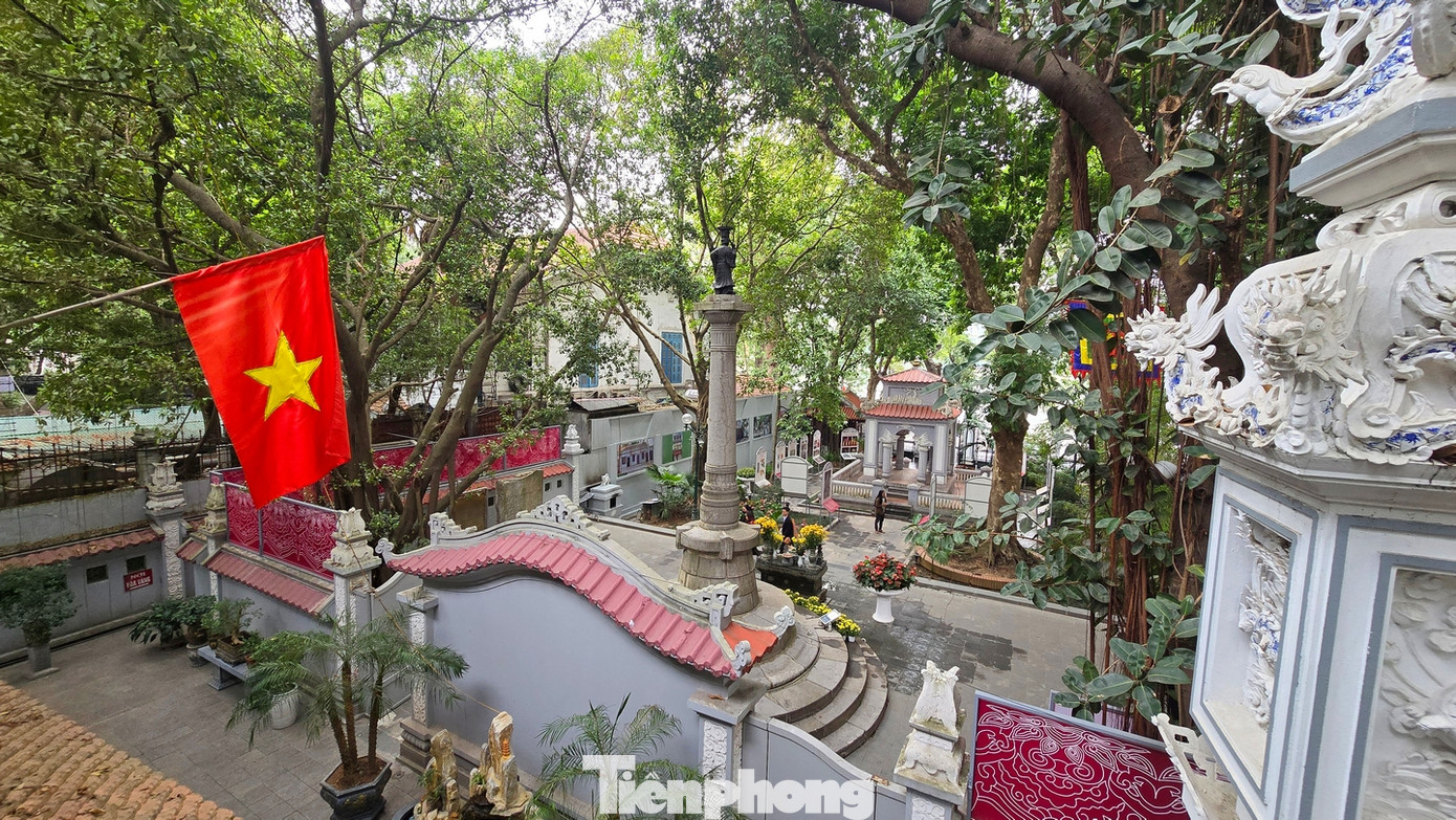 Đây là không gian nhỏ, nép mình giữa những công trình hiện đại.