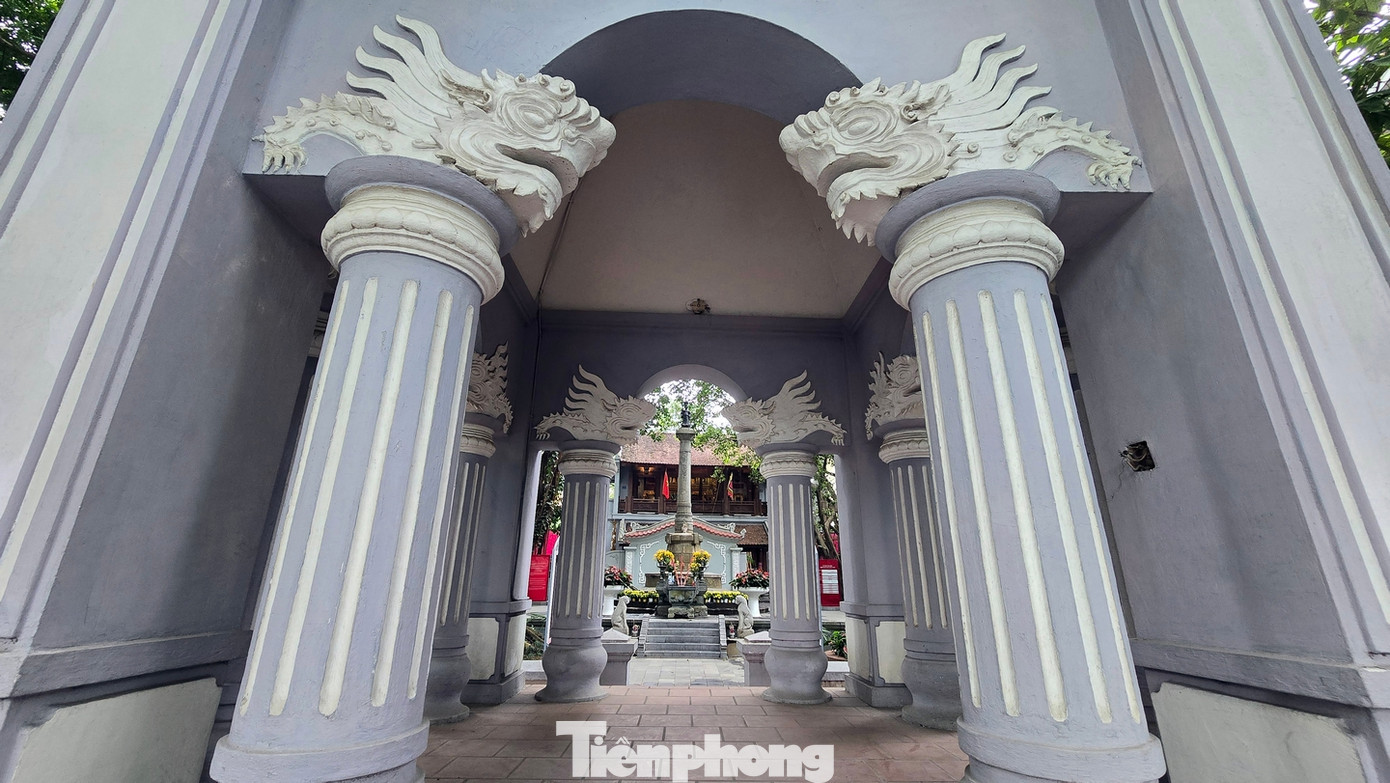 Đình được xây dựng vào thời Lê, thờ các vị thần có công với đất nước và nhân dân, trong đó có thần Cao Sơn (một vị thần núi).