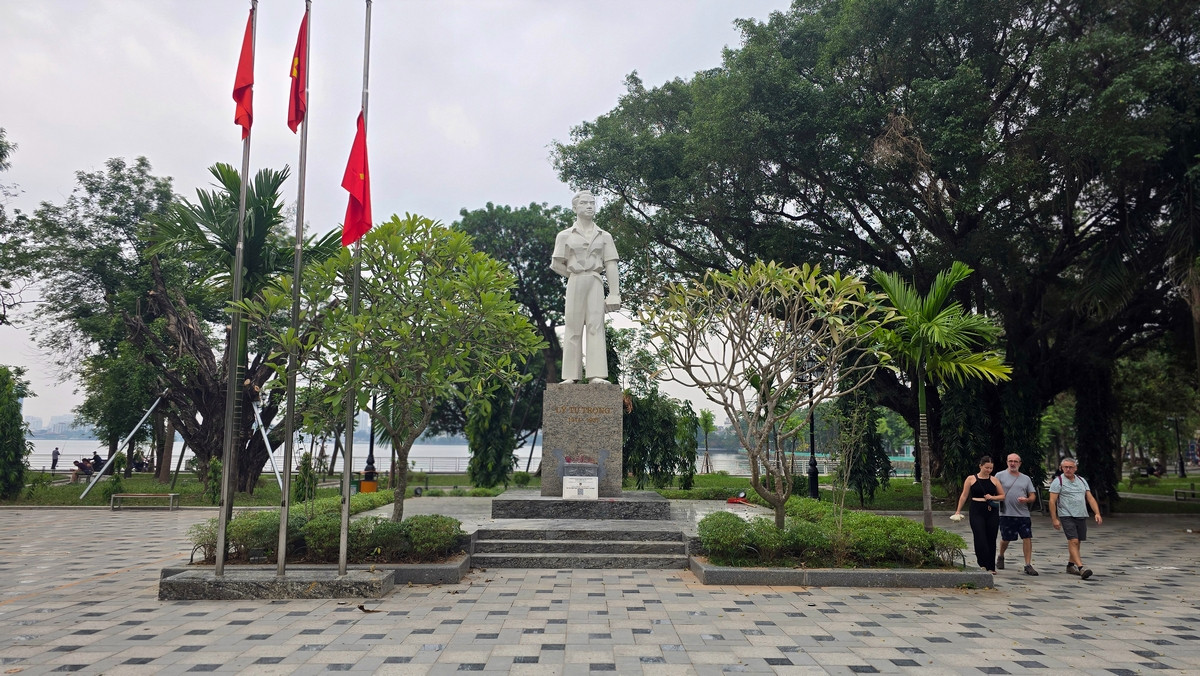 Vừa qua Đoàn TNCS Hồ Chí Minh thành phố Hà Nội phối hợp với Đoàn TNCS Hồ Chí Minh quận Tây Hồ đã tổ chức lễ kỷ niệm 110 năm ngày sinh anh hùng Lý Tự Trọng (20/10/1914 - 20/10/2024) tại vườn hoa Lý Tự Trọng.