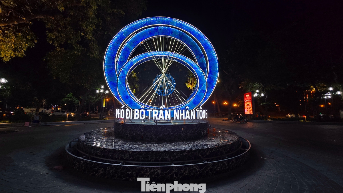 Vào ngày 18/10 vừa qua, dự án vườn hoa hồ Thiền Quang (quận Hai Bà Trưng, Hà Nội) được khánh thành sau hơn 8 tháng thi công với tổng mức đầu tư lên đến gần 89 tỷ đồng.