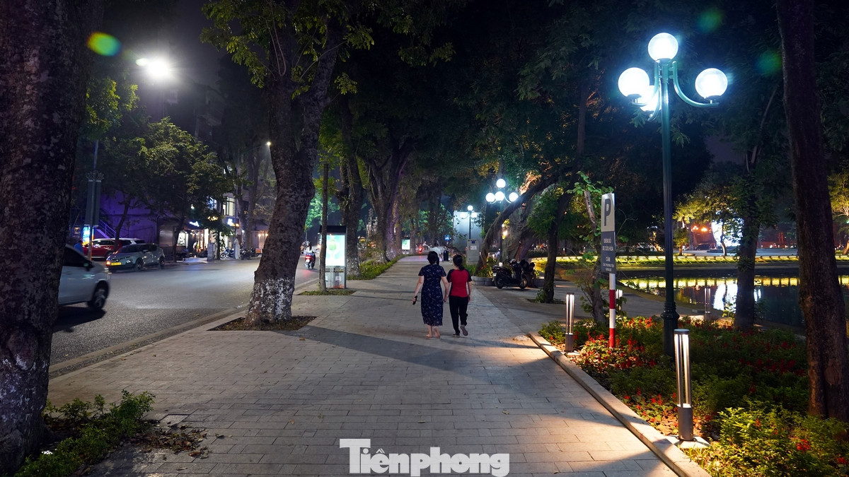 Không gian đi bộ lý tưởng cho người dân sống gần khu vực hồ.