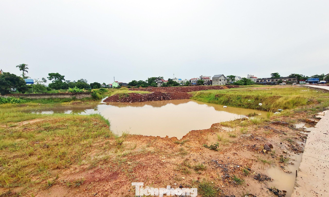 Dự khu đô thị Việt Hàn đang thi công hạ tầng thậm chí đang vướng giải phóng mặt bằng, nhưng trên thị trường từ lâu đã rầm rộ rao bán. Dự khu đô thị Việt Hàn đang thi công hạ tầng thậm chí đang vướng giải phóng mặt bằng, nhưng trên thị trường từ lâu đã rầm rộ rao bán.