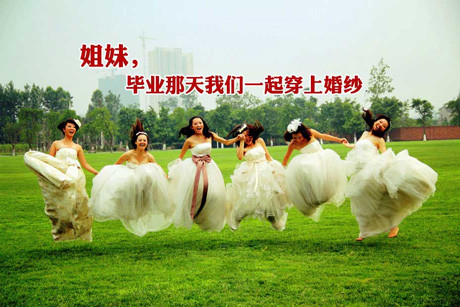 Với mong muốn giữ lại khoảnh khắc nụ cười hồn nhiên thủa sinh viên