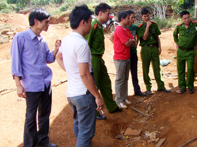 Hiện trường nơi phát hiện cháu S. bị chết trong tư thế quỳ gối