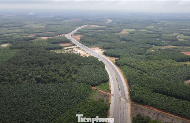 Tuyến đường Bắc Tân Uyên - Phú Giáo - Bàu Bàng nhìn từ trên cao Tuyến đường Bắc Tân Uyên - Phú Giáo - Bàu Bàng nhìn từ trên cao
