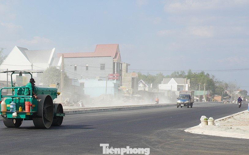 Vận tốc thiết kế của dự án là 80 km/h với 6 làn xe, kết cấu mặt đường bê tông nhựa nóng. Trên toàn tuyến đường từ ngã ba Tam Lập đến Bàu Bàng có 4 cầu được xây dựng bê tông cốt thép dự ứng lực với tuổi thọ thiết kế 100 năm. Vận tốc thiết kế của dự án là 80 km/h với 6 làn xe, kết cấu mặt đường bê tông nhựa nóng. Trên toàn tuyến đường từ ngã ba Tam Lập đến Bàu Bàng có 4 cầu được xây dựng bê tông cốt thép dự ứng lực với tuổi thọ thiết kế 100 năm.