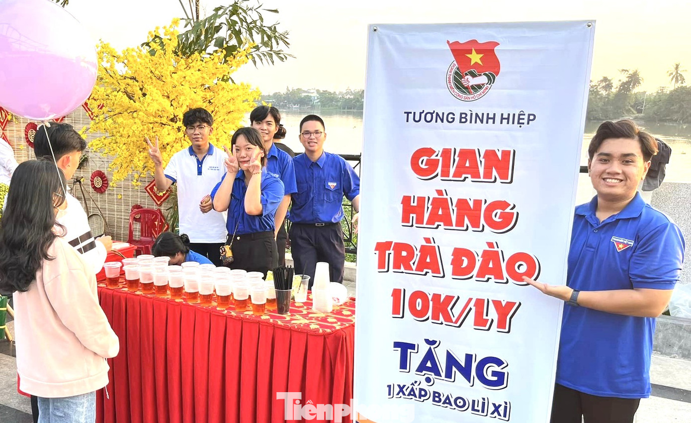 Tuổi trẻ Bình Dương với gian hàng gây quỹ Tuổi trẻ Bình Dương với gian hàng gây quỹ